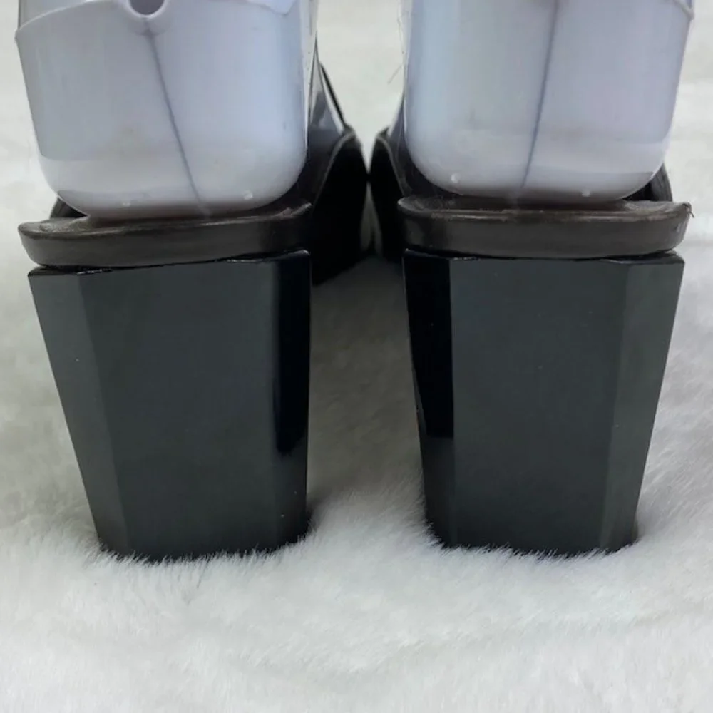 Stuart Weitzman Closed Toe Slide On Leather Heels,‎ size 7 N